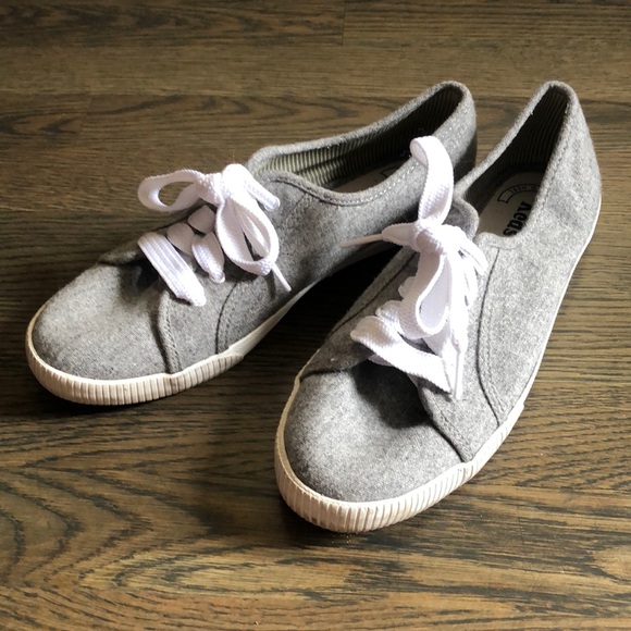 Keds women’s gray tennis shoes. Size 8.5 - Picture 1 of 8